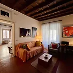 Renaissance Square, Bright Apartment *