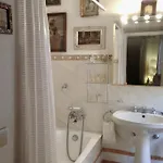 Renaissance Square, Bright Rom