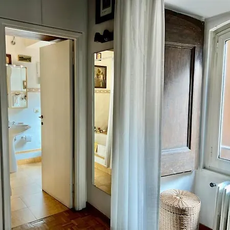 Renaissance Square, Bright Apartment