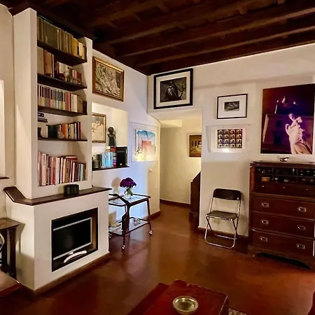 Renaissance Square, Bright Apartment