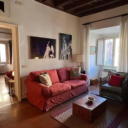 Renaissance Square, Bright Apartment