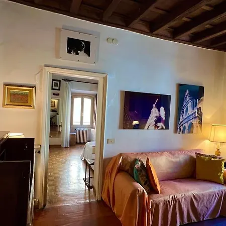 Renaissance Square, Bright Apartment *