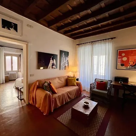Renaissance Square, Bright Apartment *