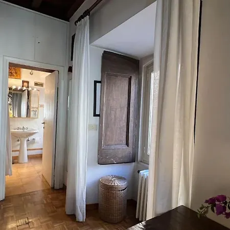 Renaissance Square, Bright Apartment Rome