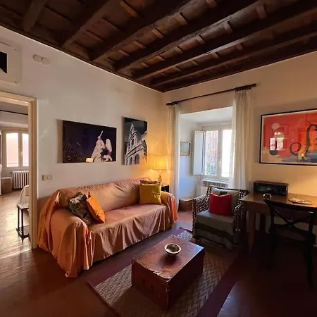 Renaissance Square, Bright Apartment