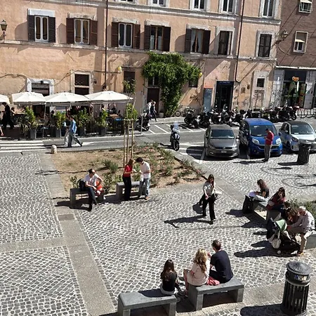 Renaissance Square, Bright * Róma